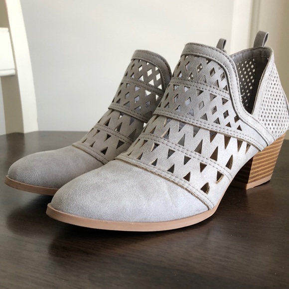 Qupid Shoes - Grey Booties